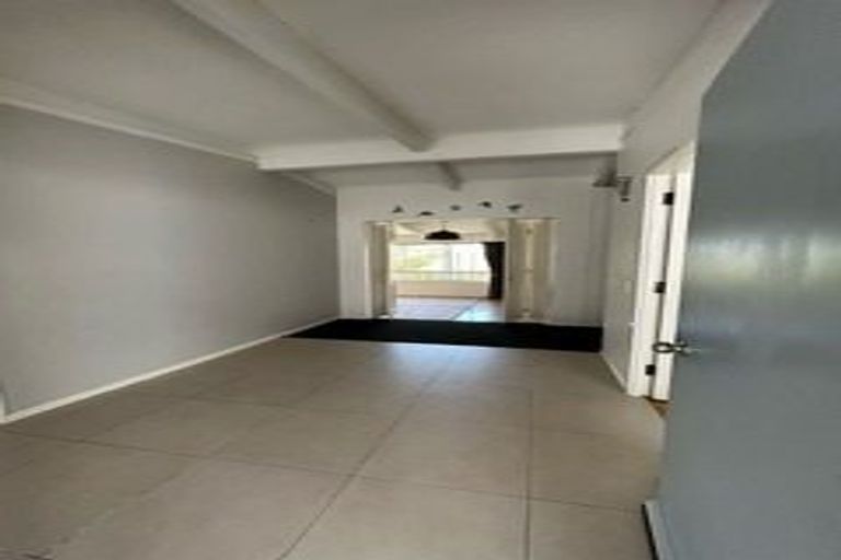 Photo of property in 52 Peter Terrace, Castor Bay, Auckland, 0620