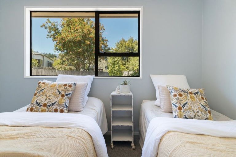 Photo of property in 7 Larch Court, Kelvin Heights, Queenstown, 9300