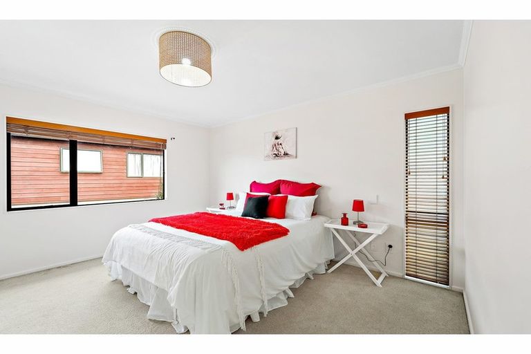 Photo of property in 2/5 Anne Road, Hillcrest, Auckland, 0627