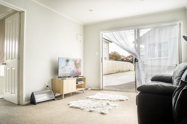 Photo of property in 12 Kohinoor Avenue, Mangere, Auckland, 2022