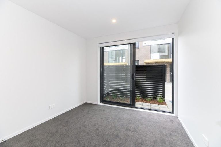 Photo of property in 5/1 Fruitvale Road, New Lynn, Auckland, 0600