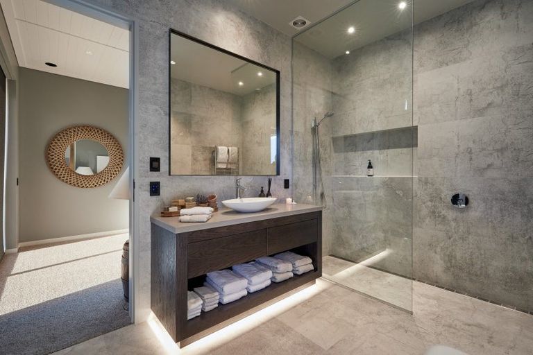 Photo of property in 12 Minaret Ridge, Wanaka, 9305