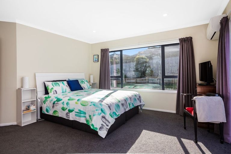 Photo of property in 80 Aotea Drive, Aotea, Porirua, 5024