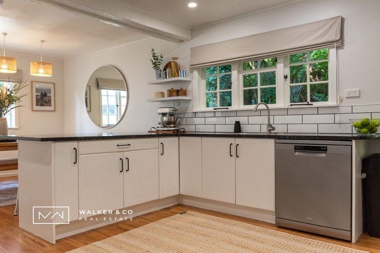 Photo of property in 4 Elmslie Road, Pinehaven, Upper Hutt, 5019