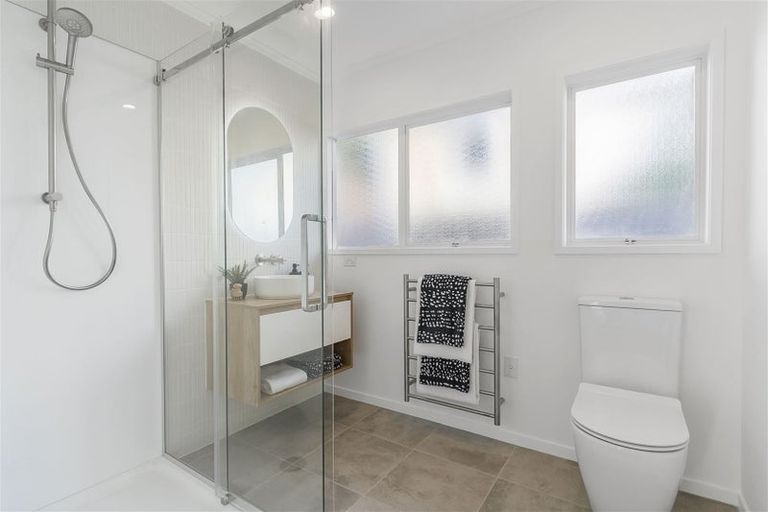 Photo of property in 5 Rambler Crescent, Beach Haven, Auckland, 0626