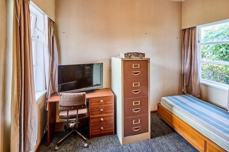 Photo of property in 21 Colin Grove, Hutt Central, Lower Hutt, 5010