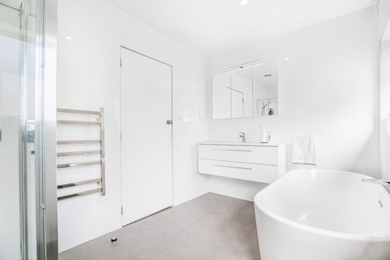 Photo of property in 470 Don Buck Road, Massey, Auckland, 0614