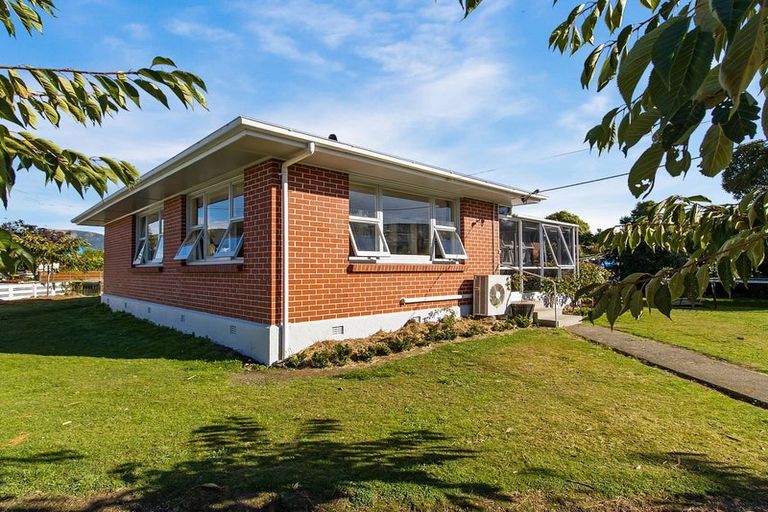 Photo of property in 8 Hughes Street, Waimate, 7924