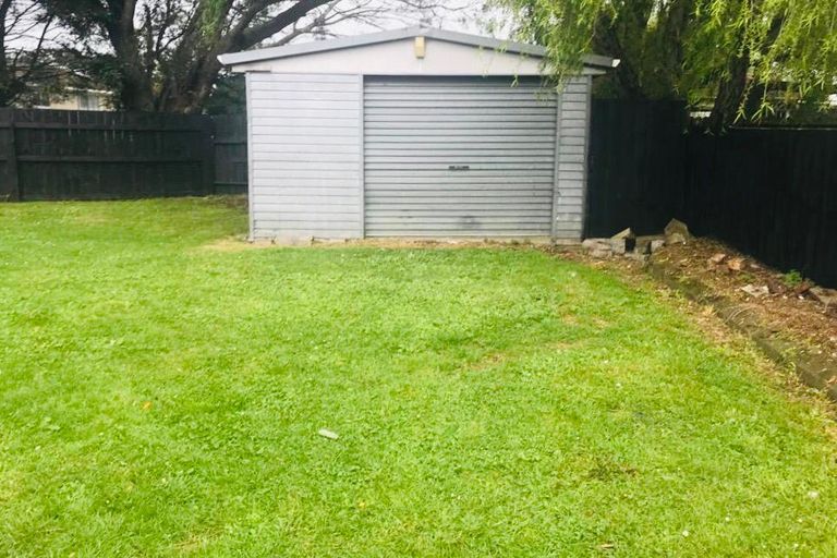 Photo of property in 20 Pukeroa Place, Papakura, 2110