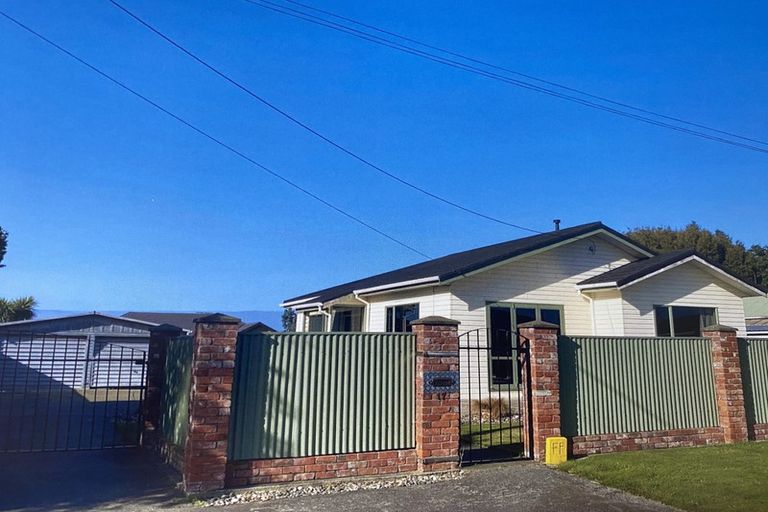 Photo of property in 17 Moa Street, Waikiwi, Invercargill, 9810