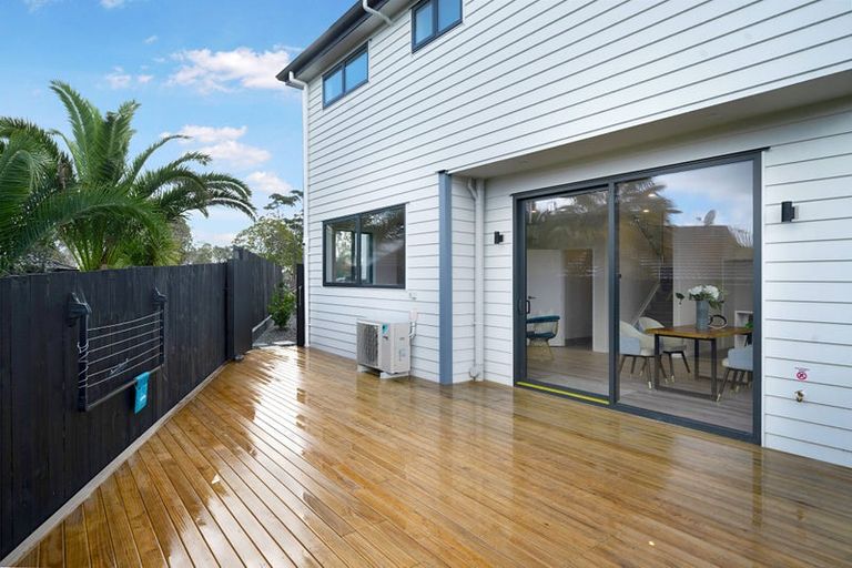 Photo of property in 11a Ballial Place, West Harbour, Auckland, 0618