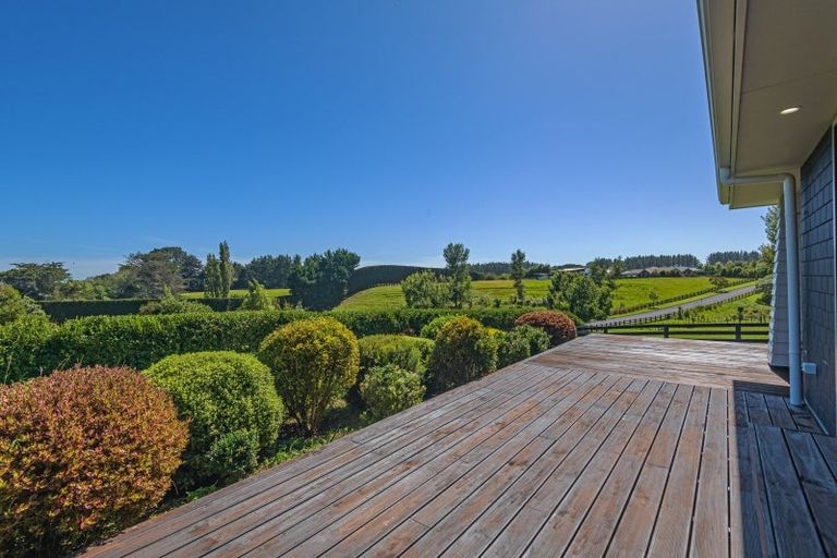 Photo of property in 2 Tutakarae Road, Kelvin Grove, Palmerston North, 4470