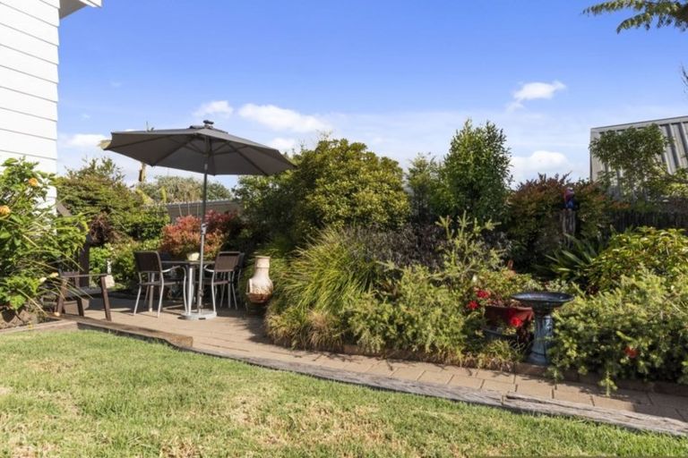 Photo of property in 2/17 County Road, Torbay, Auckland, 0630