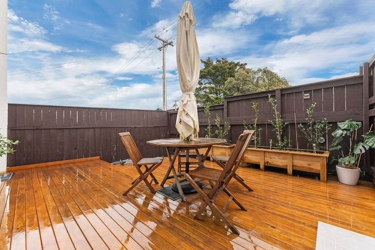 Photo of property in 2 Fields Road, Manurewa, Auckland, 2102