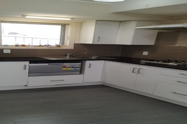 Photo of property in 27b Stott Avenue, Birkdale, Auckland, 0626