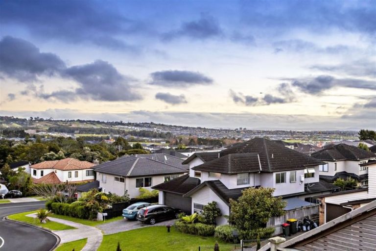 Photo of property in 33 Lucca Crescent, Flat Bush, Auckland, 2019