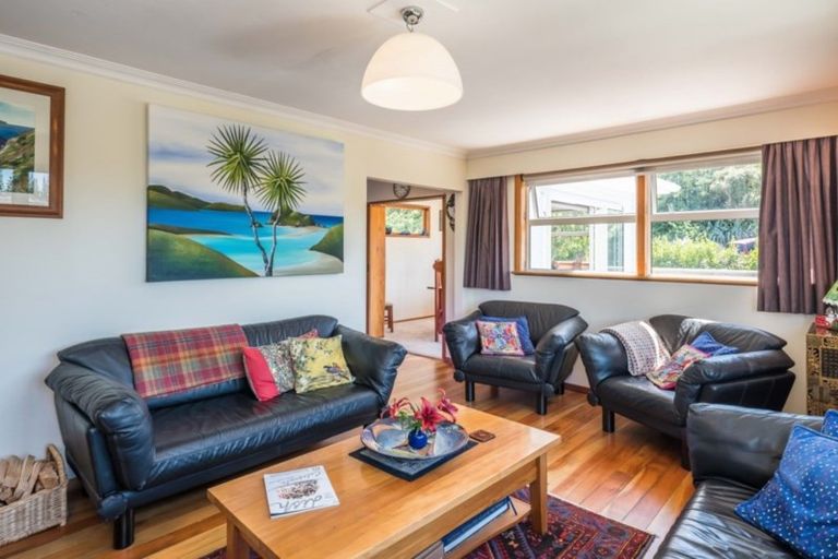 Photo of property in 6 Horomona Road, Paekakariki, 5034