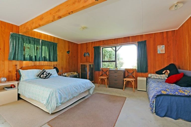 Photo of property in 1 Mchardy Place, Glenfield, Auckland, 0627