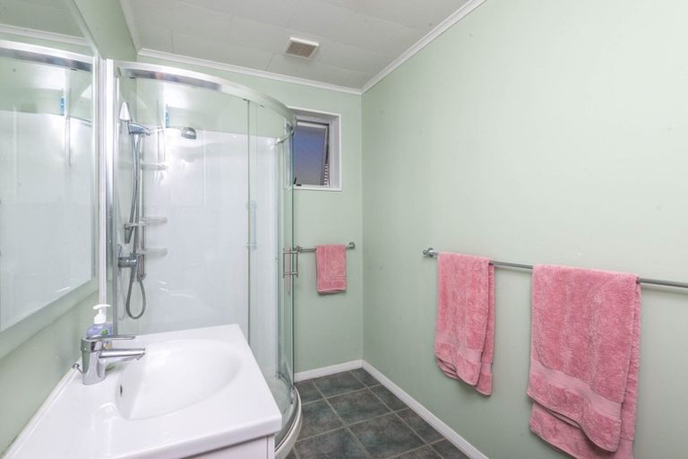 Photo of property in 13 Saint Ronans Avenue, Waterloo, Lower Hutt, 5011