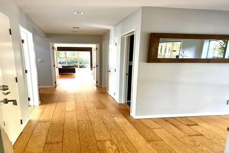 Photo of property in 90 Park Road, Titirangi, Auckland, 0604