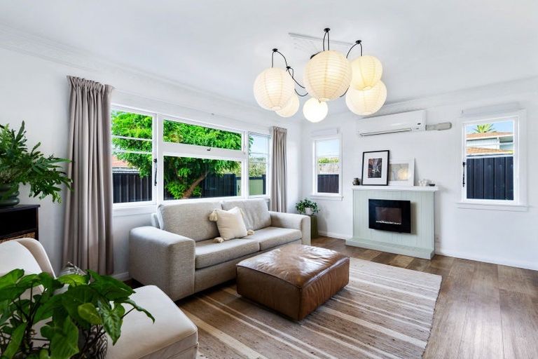 Photo of property in 15 Puketapu Road, Taradale, Napier, 4112