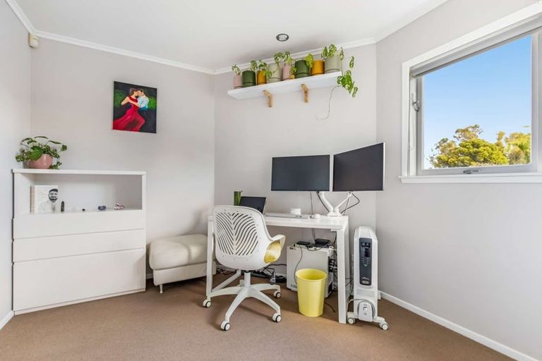 Photo of property in 121 Vipond Road, Stanmore Bay, Whangaparaoa, 0932