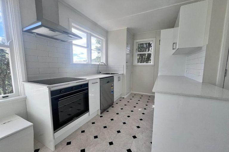 Photo of property in 100 Sidlaw Street, Strathmore Park, Wellington, 6022