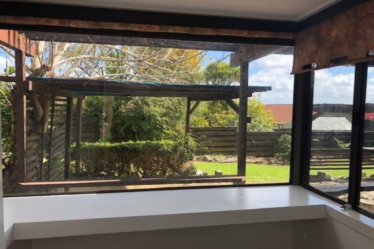 Photo of property in 57 Highland Park Drive, Highland Park, Auckland, 2010