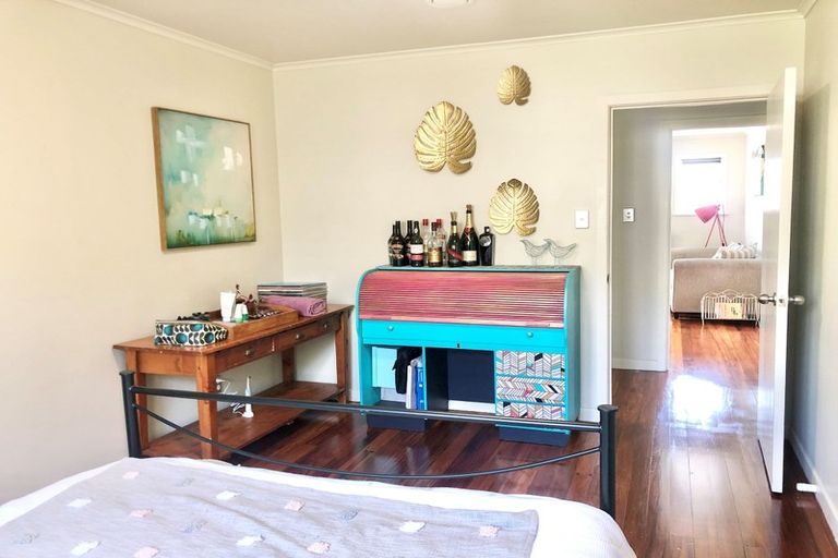 Photo of property in 5 Duncan Avenue, Te Atatu South, Auckland, 0610