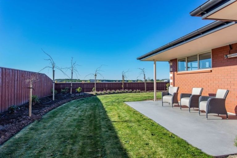 Photo of property in 2/2 Loe Place, Amberley, 7410