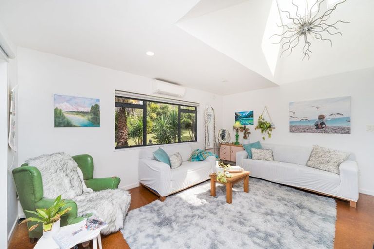 Photo of property in 49 Schnell Drive, Kelvin Grove, Palmerston North, 4414