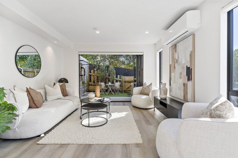Photo of property in 6b Aralia Road, Sunnynook, Auckland, 0620