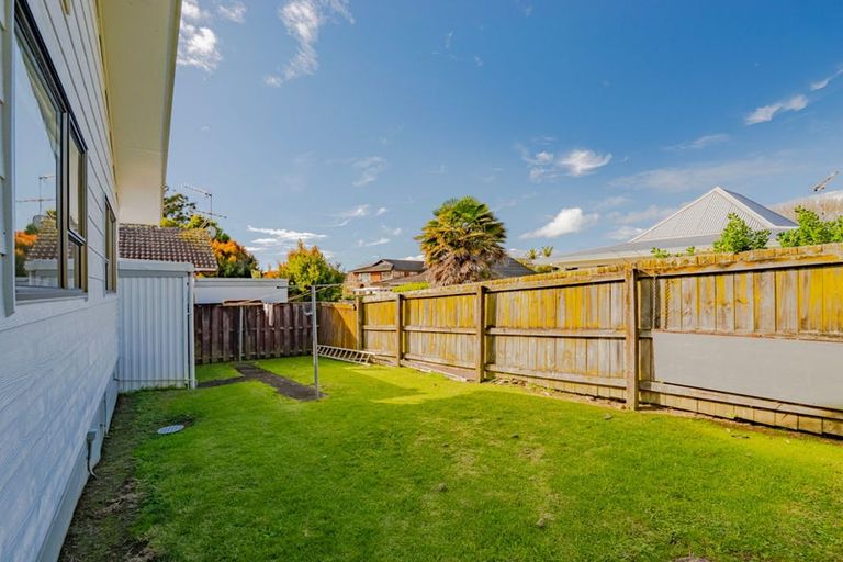 Photo of property in 2/21 Rapallo Place, Farm Cove, Auckland, 2012