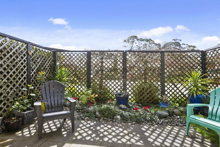 Photo of property in 23 Bosnyak Drive, Te Atatu South, Auckland, 0610