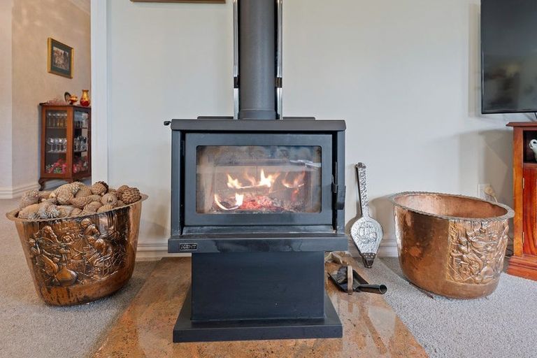 Photo of property in 2 Sunglo Terrace, Otaki, 5512