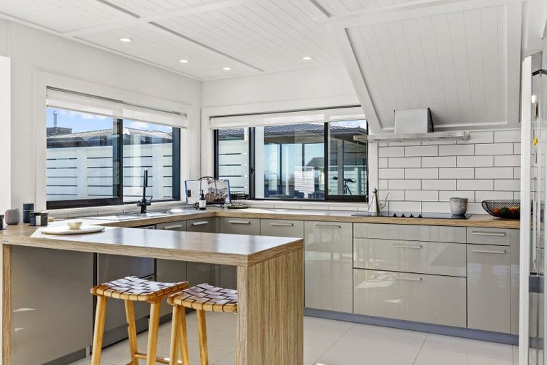 Photo of property in 20 Pukenamu Road, Rainbow Point, Taupo, 3330