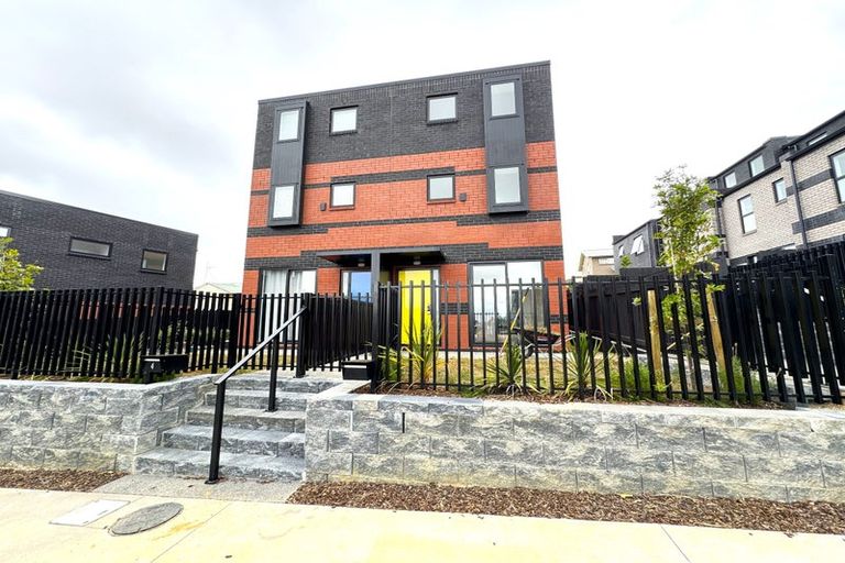 Photo of property in 39 Travis View Drive, Fairview Heights, Auckland, 0632