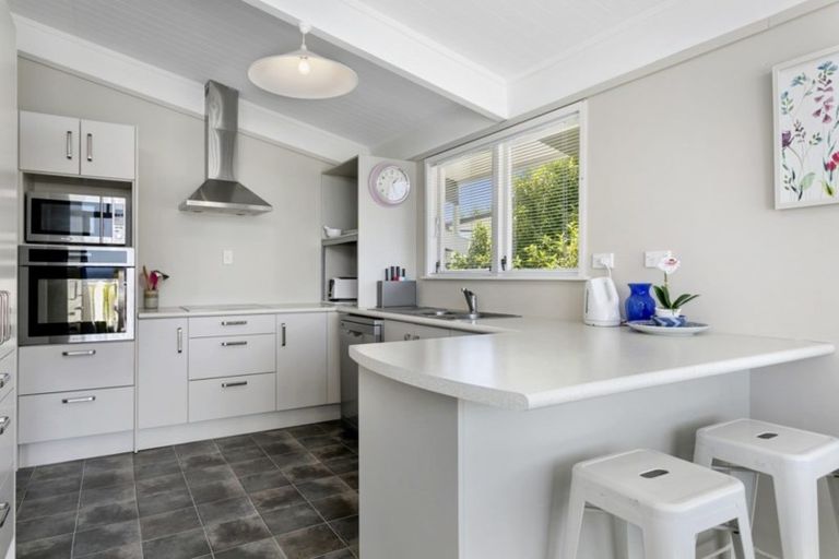 Photo of property in 5 Winston Street, Acacia Bay, Taupo, 3330