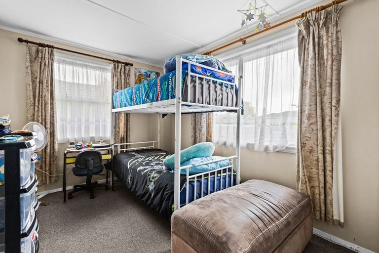 Photo of property in 25 Curling Crescent, Onekawa, Napier, 4110