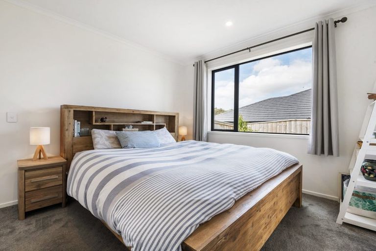 Photo of property in 17 Omahuru Road, Glenbrook, 2681