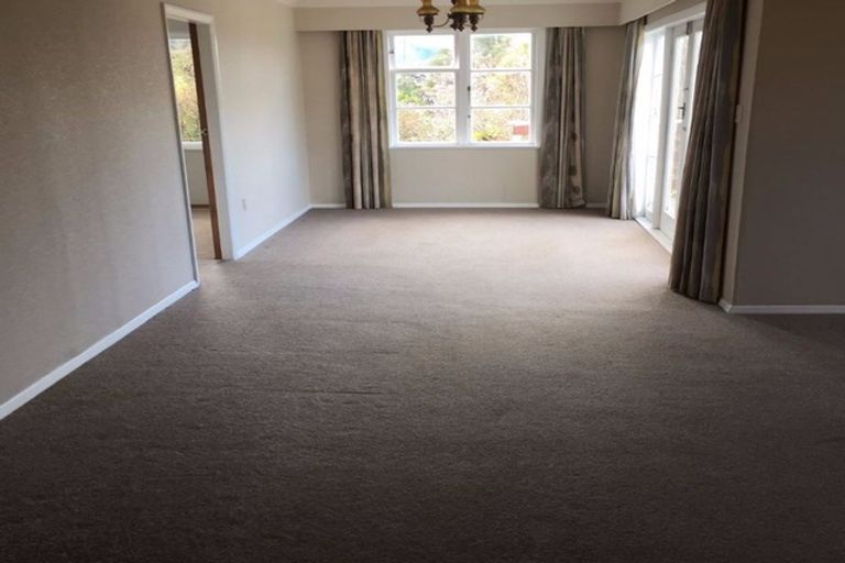 Photo of property in 136 Wyndham Road, Pinehaven, Upper Hutt, 5019