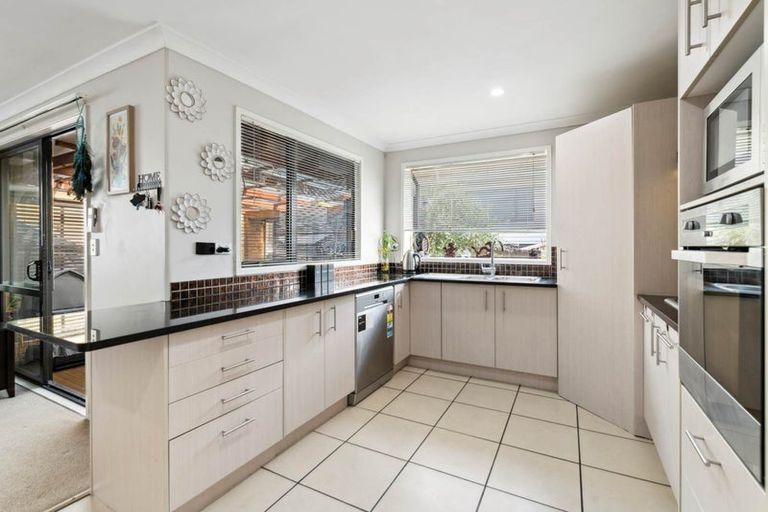 Photo of property in 19 The Enclave, Totara Heights, Auckland, 2105