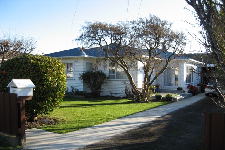 Photo of property in 11 Roberts Street, Wainuiomata, Lower Hutt, 5014
