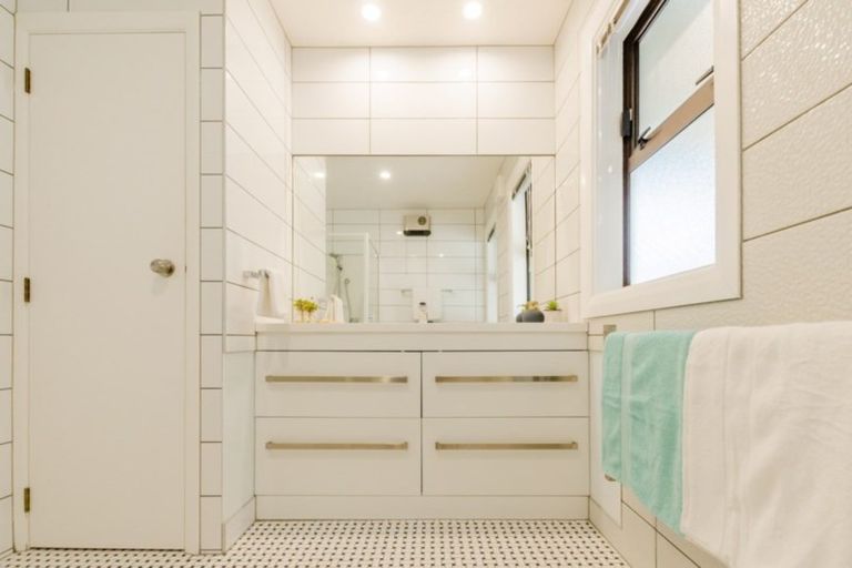 Photo of property in 8 Kohutuhutu Road, Raumati Beach, Paraparaumu, 5032