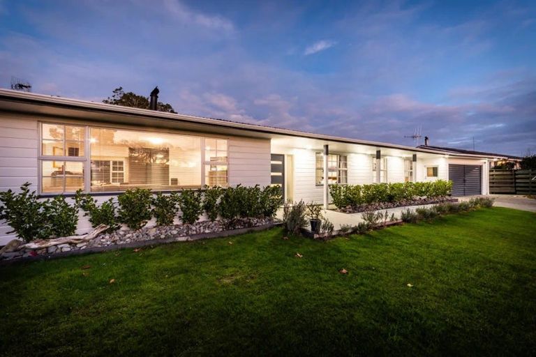 Photo of property in 17 Anaru Place, Awapuni, Palmerston North, 4412