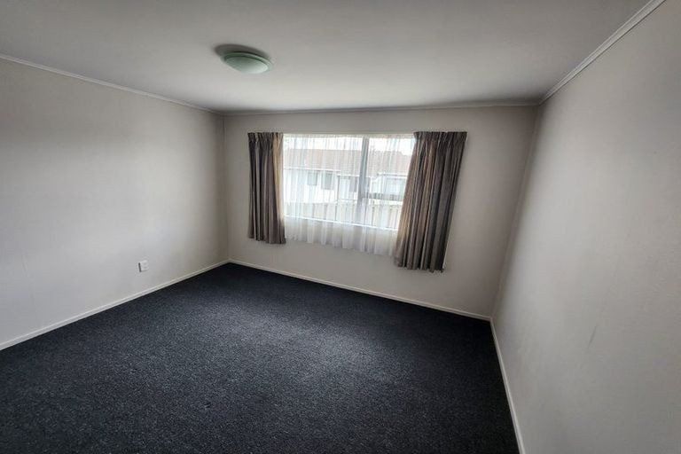 Photo of property in 143 Aviemore Drive, Highland Park, Auckland, 2010