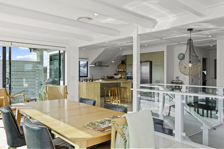 Photo of property in 20 Pukenamu Road, Rainbow Point, Taupo, 3330