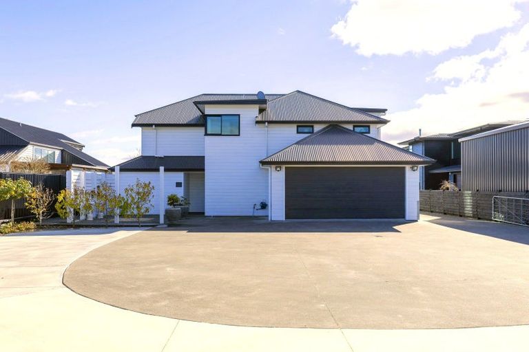 Photo of property in 20 Pukenamu Road, Rainbow Point, Taupo, 3330