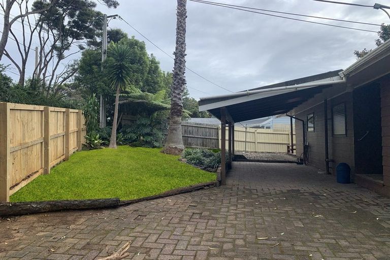 Photo of property in 1/52 Cresta Avenue, Beach Haven, Auckland, 0626