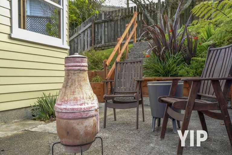 Photo of property in 56 Batchelor Street, Newlands, Wellington, 6037